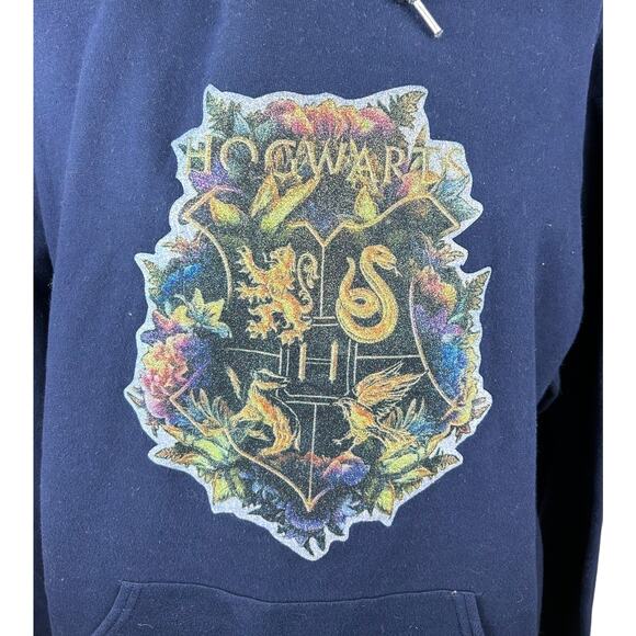 Harry Potter Hogwarts Sparkling Crest on Navy Fruit of the Loom Hoodie Size L - Picture 2 of 6
